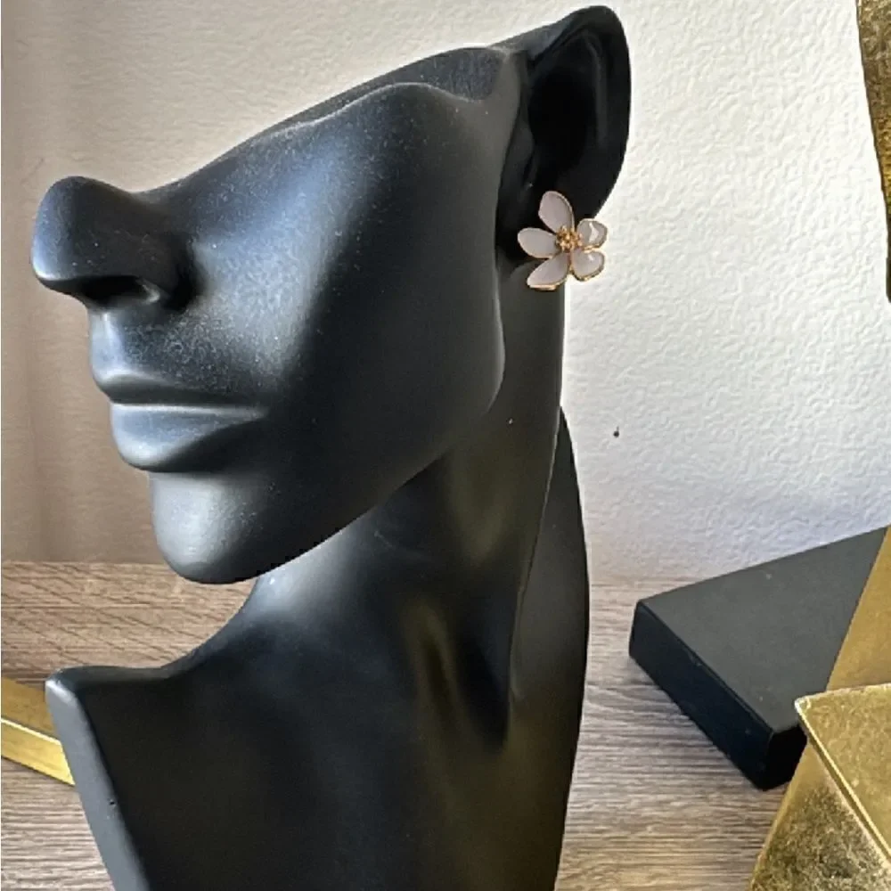 Anthropologie flower stud